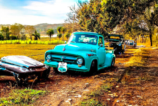 F100 1954 do Rancho dos Antigos - Do dia a dia às estradas, equipada com painel de instrumentos ODG!